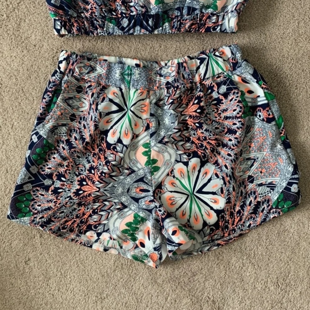 Two piece set - Picture 3 of 4